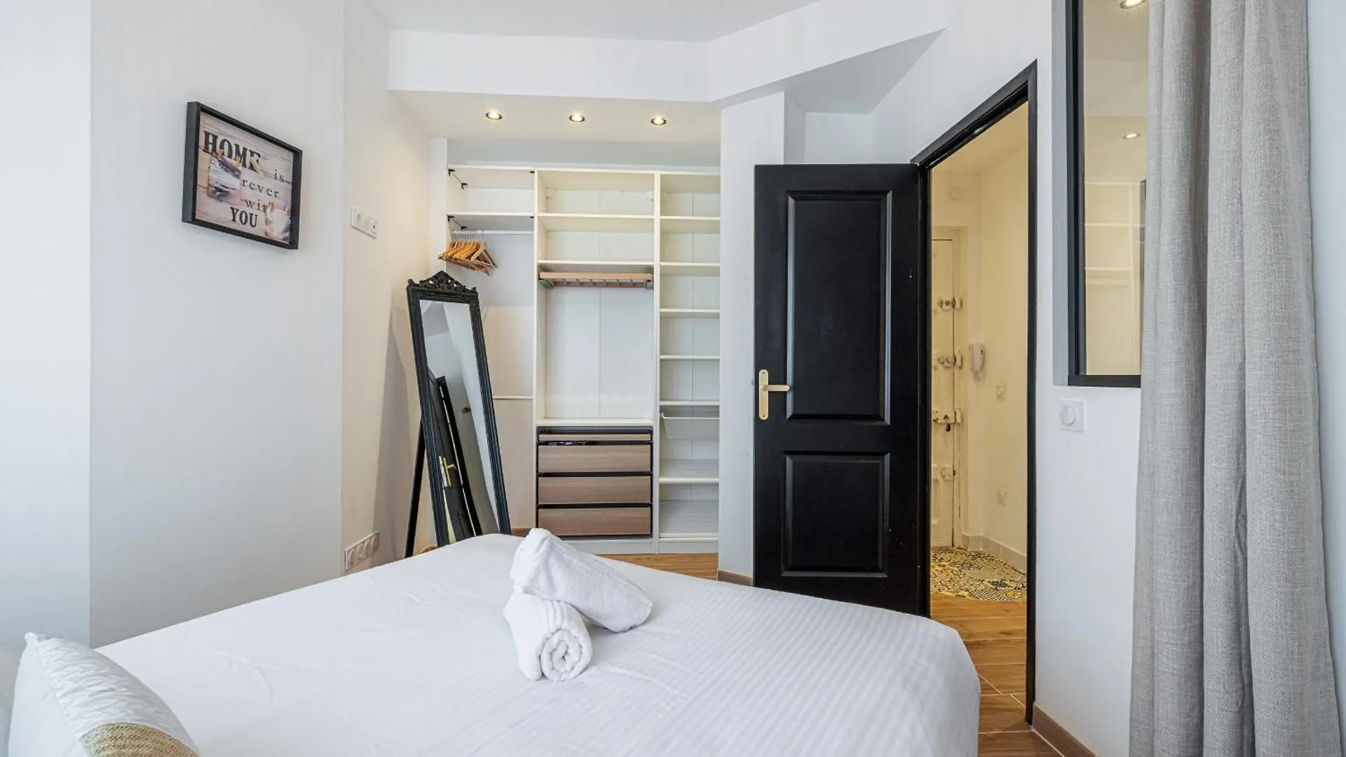 شقة Large & Quiet 1 Bdr Downtown نيس