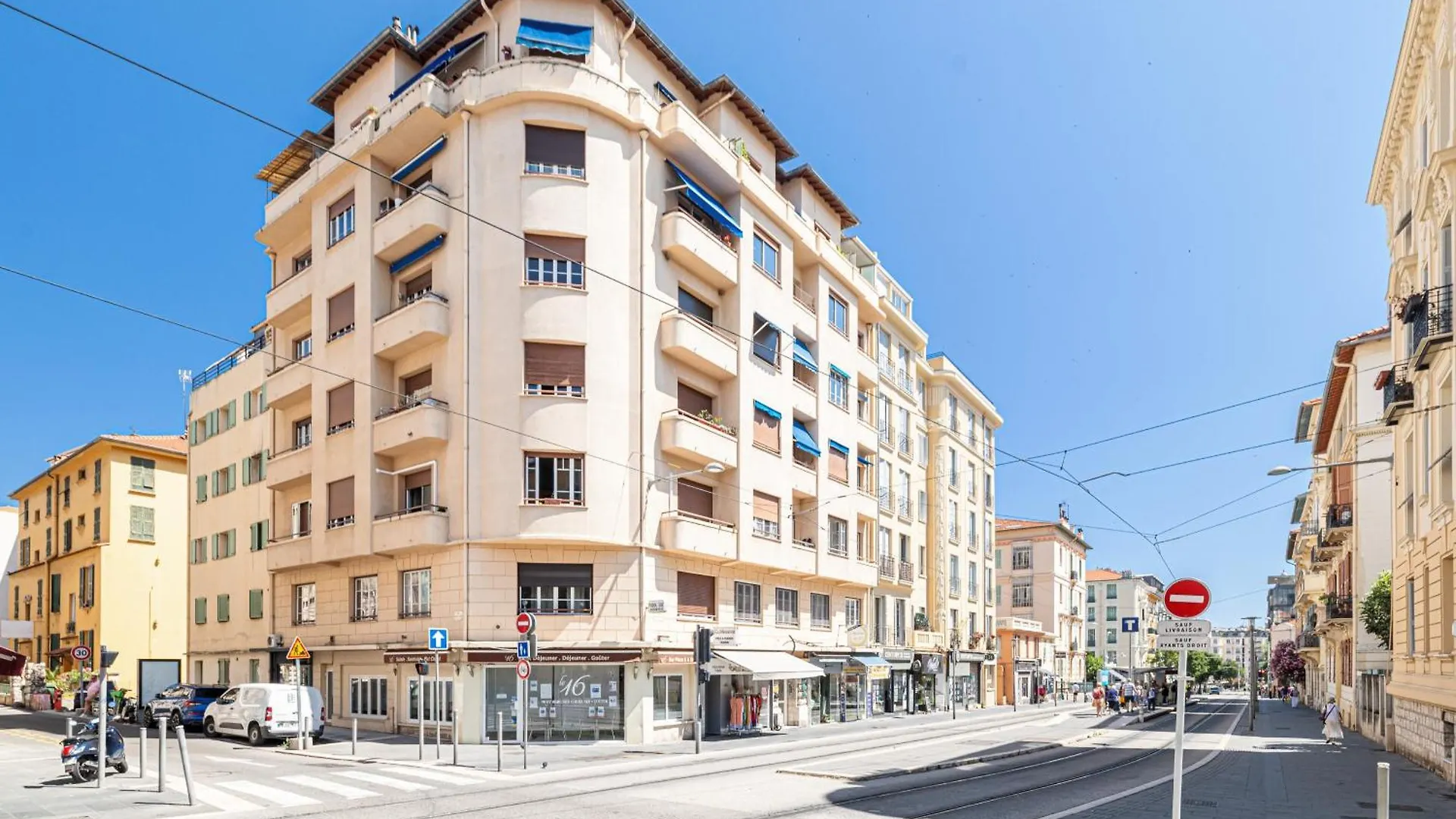 شقة Large & Quiet 1 Bdr Downtown نيس 0*,