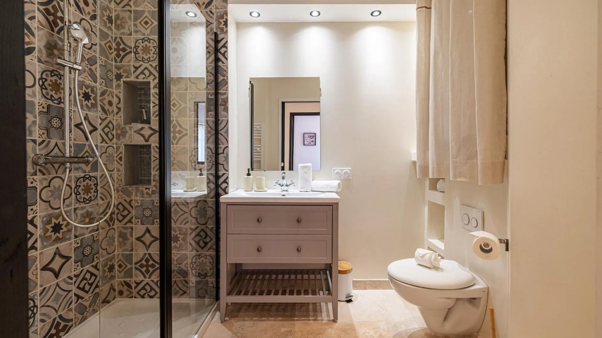 شقة Large & Quiet 1 Bdr Downtown نيس