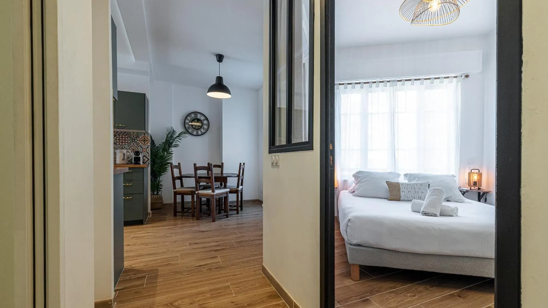 شقة Large & Quiet 1 Bdr Downtown نيس 0*,