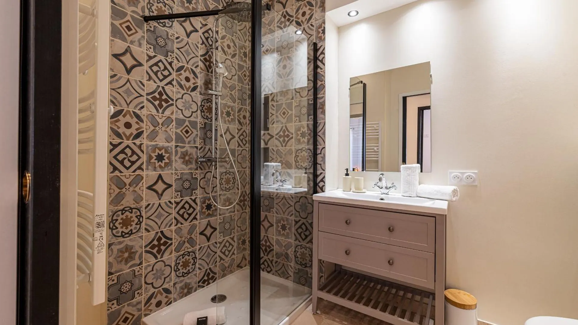شقة Large & Quiet 1 Bdr Downtown نيس