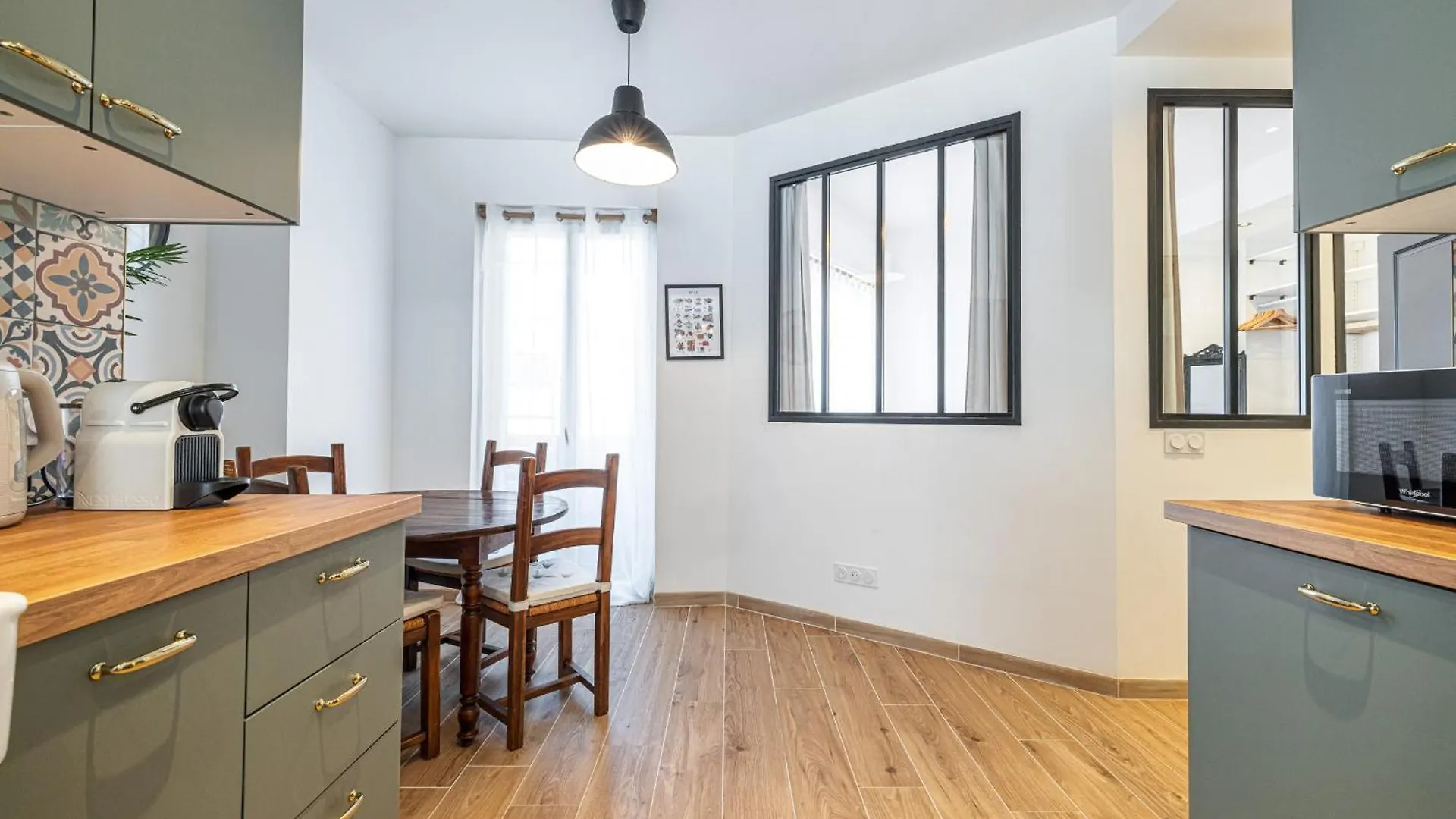 شقة Large & Quiet 1 Bdr Downtown نيس